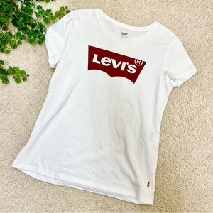 levi’s logo t-shirt